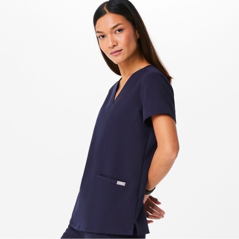 Figs Technical Collection Casma Three-Pocket Scrub Top™ Navy Size Large